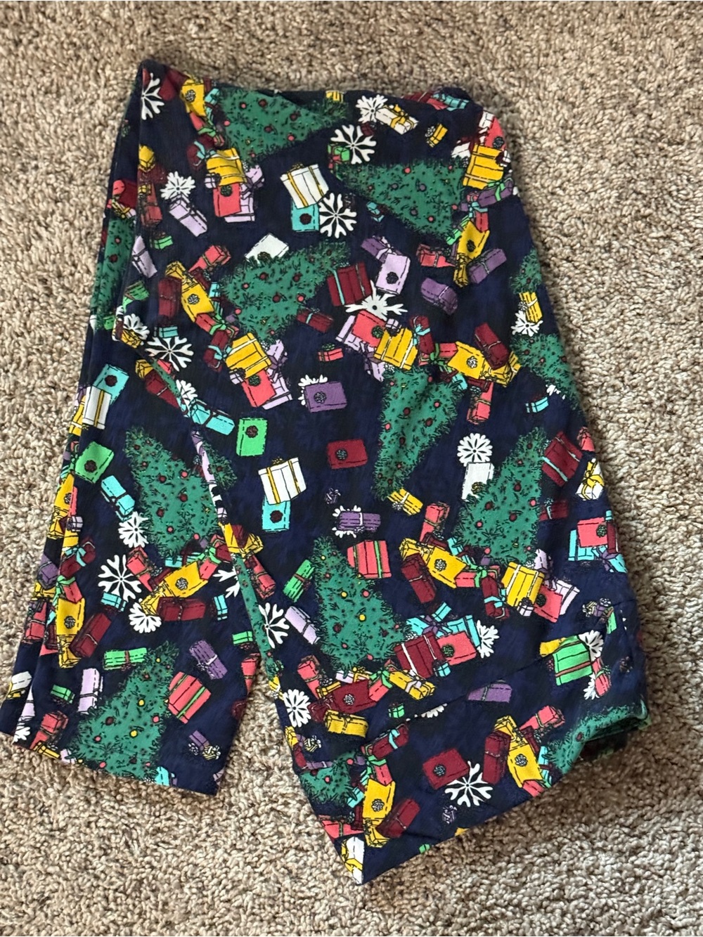 LuLaRoe Navy Holiday Present Print Leggings